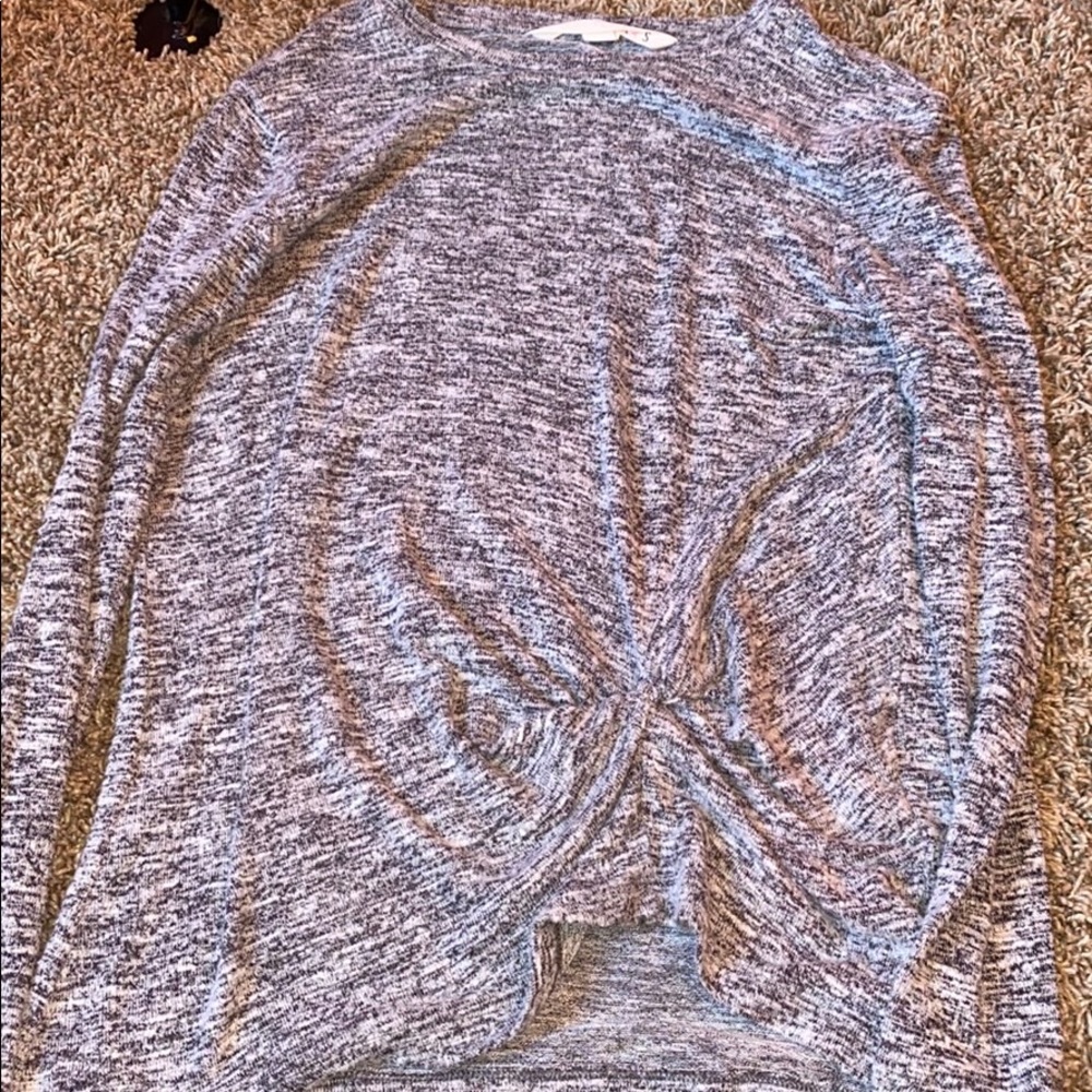 Long sleeve grey/black speckled knot in the front